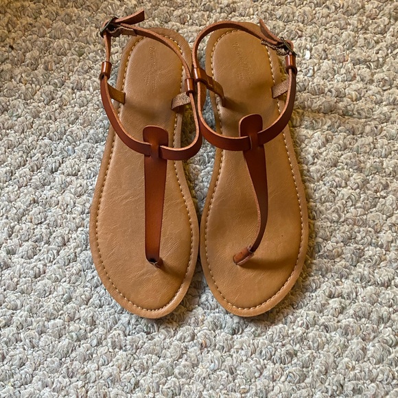 Universal Thread Sandals - Picture 2 of 4